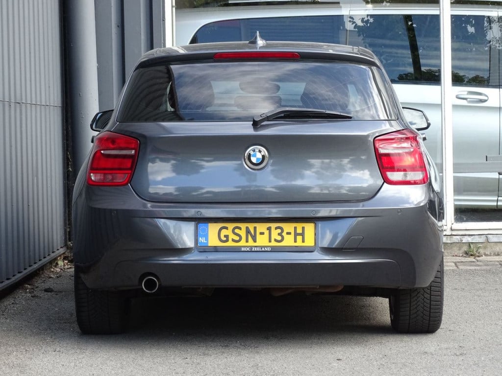 BMW 1 Serie 114i | 18" | bluetooth