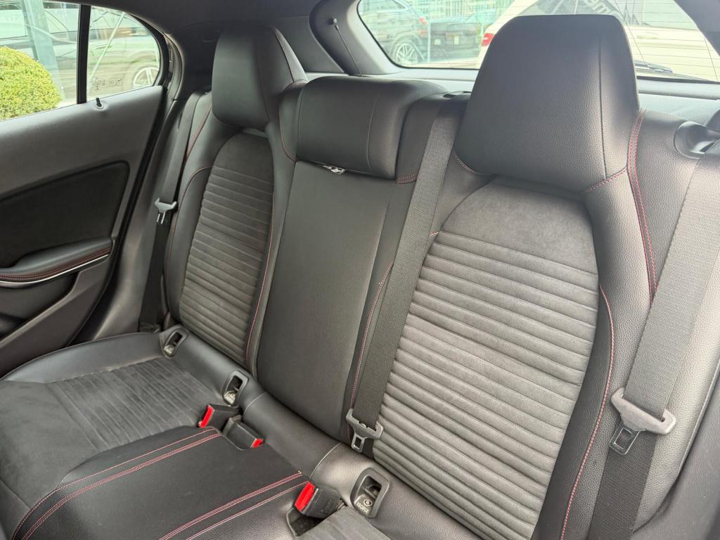 Mercedes-Benz Gla-klasse 200 ambition amg line l stoelverwarming l intellig