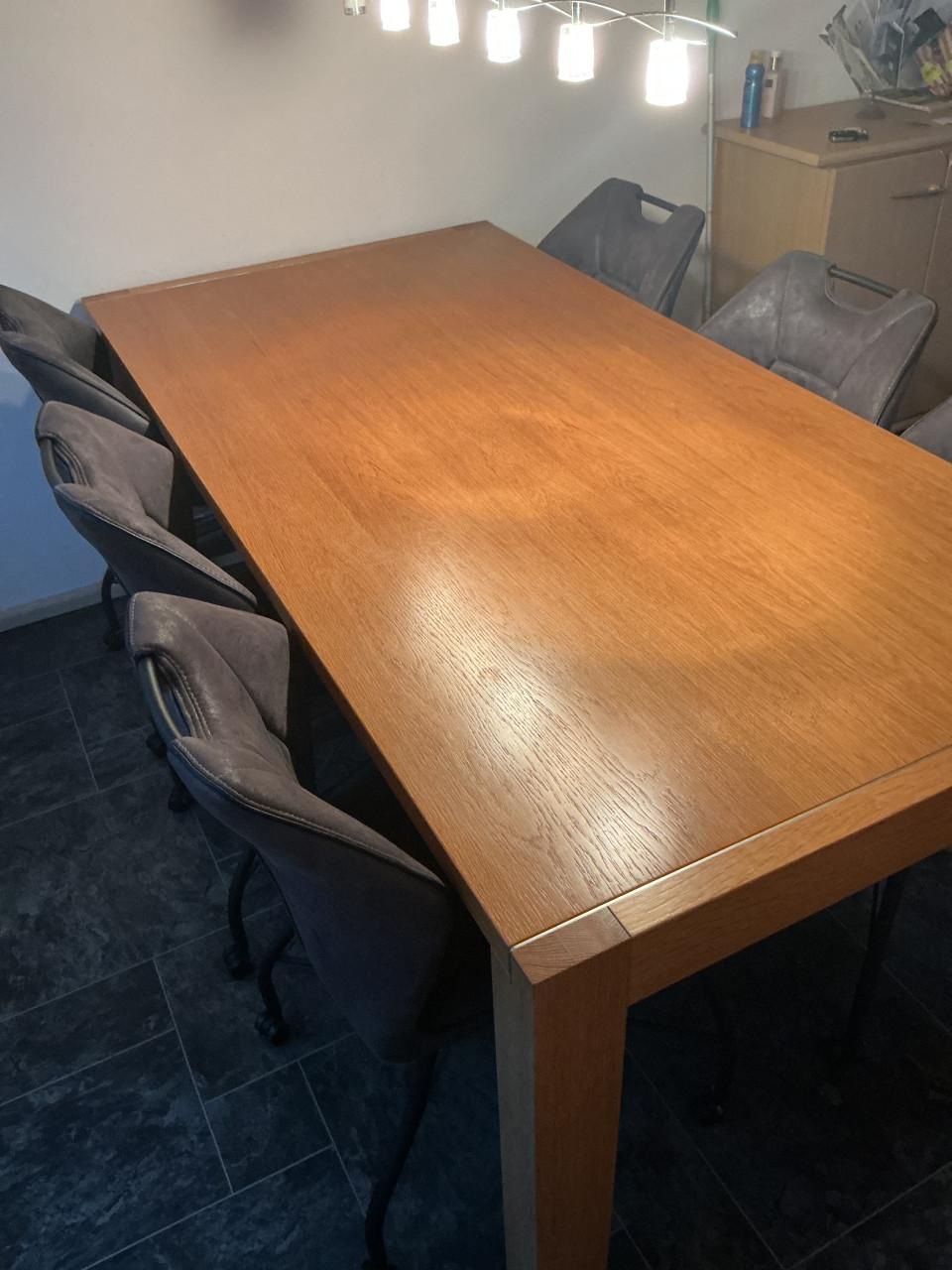 Eetkamertafel, salontafel en bijzettafel