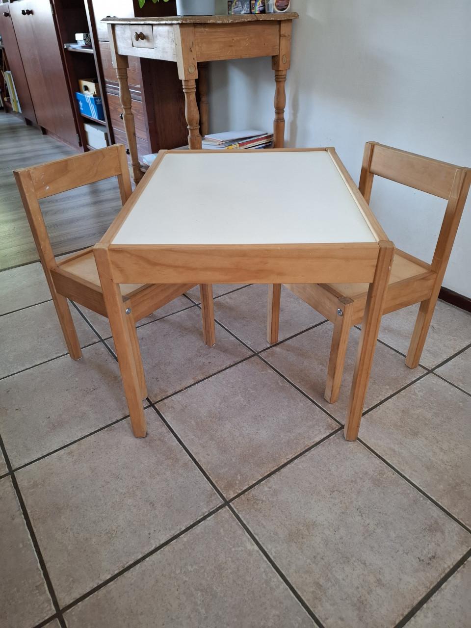 Ikea kinder tafelsetje