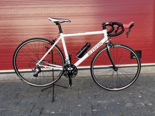 B-TWIN TRIBAN 3 RACE FIETS