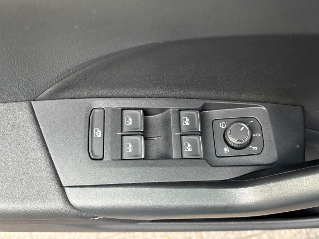 Volkswagen T-cross 1.5 tsi 150pk dsg-7 r-line| trekhaak| camera|navi| uniek