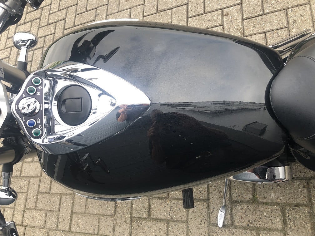 Suzuki VZ1600 Marauder uit 2005 met 28 dkm, mooie dikke cruiser €5250,-