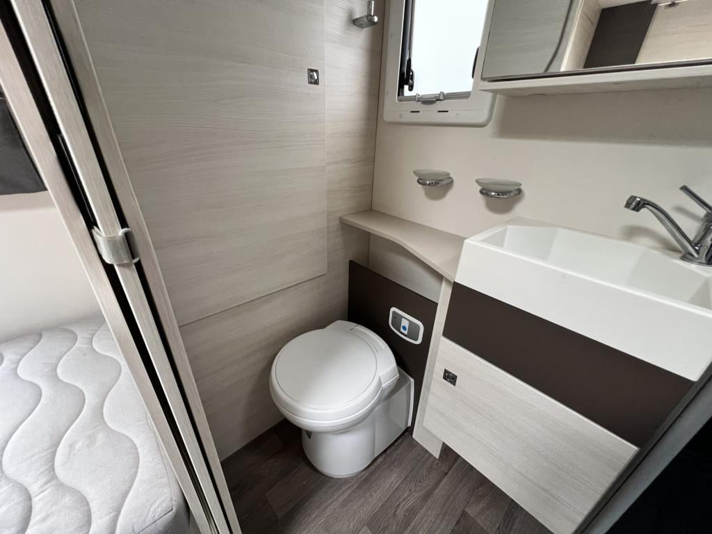 Chausson Onbekend 757 welcome | 2 enkele bedden + 1 groot bed | camera | tv