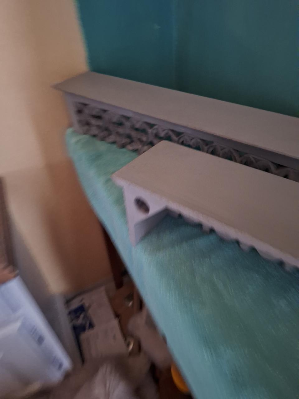 2 decoratieve rekjes