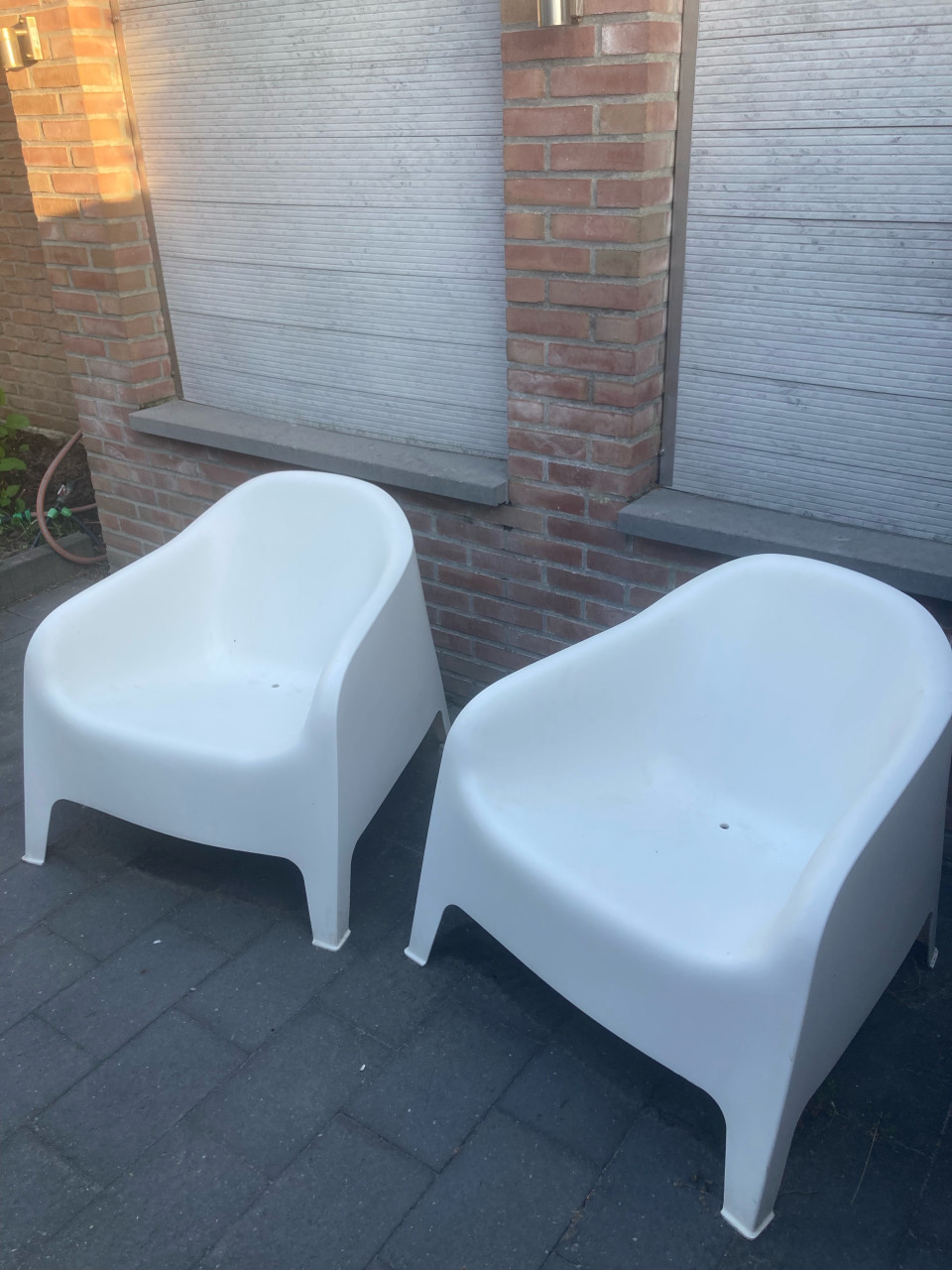 Buitenstoelen wit ikea 2 stuks