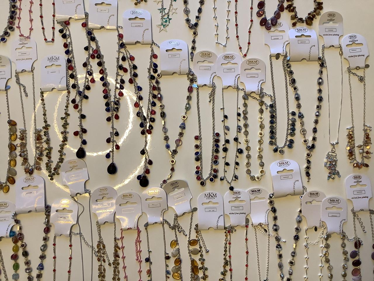 Partij mooie MKM Design kettingen.   (Partij 47)