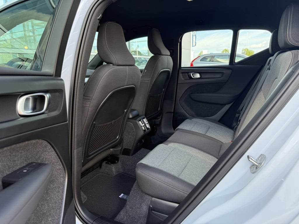 Volvo XC40 b4 197pk plus dark |adap.cruise| trekhaak | camera| elektrische