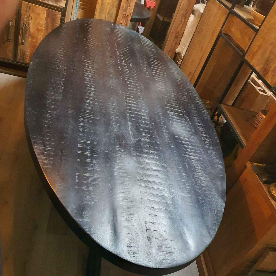 DIVERSE STOER EN SOBER DECO BIJ 3Z FACTORY, MAAR OOK BANKEN KASTEN TAFELS