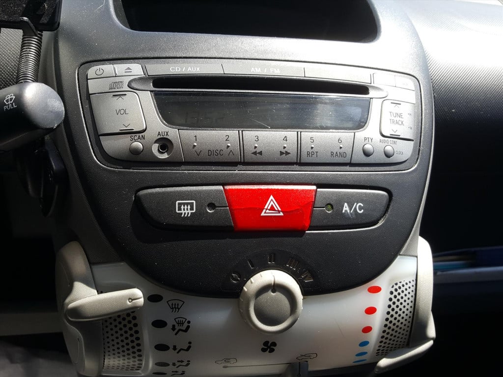 Peugeot 107 1.0 12v 5d 2-tronic automaat airco | lm-velgen | radio met cd-s