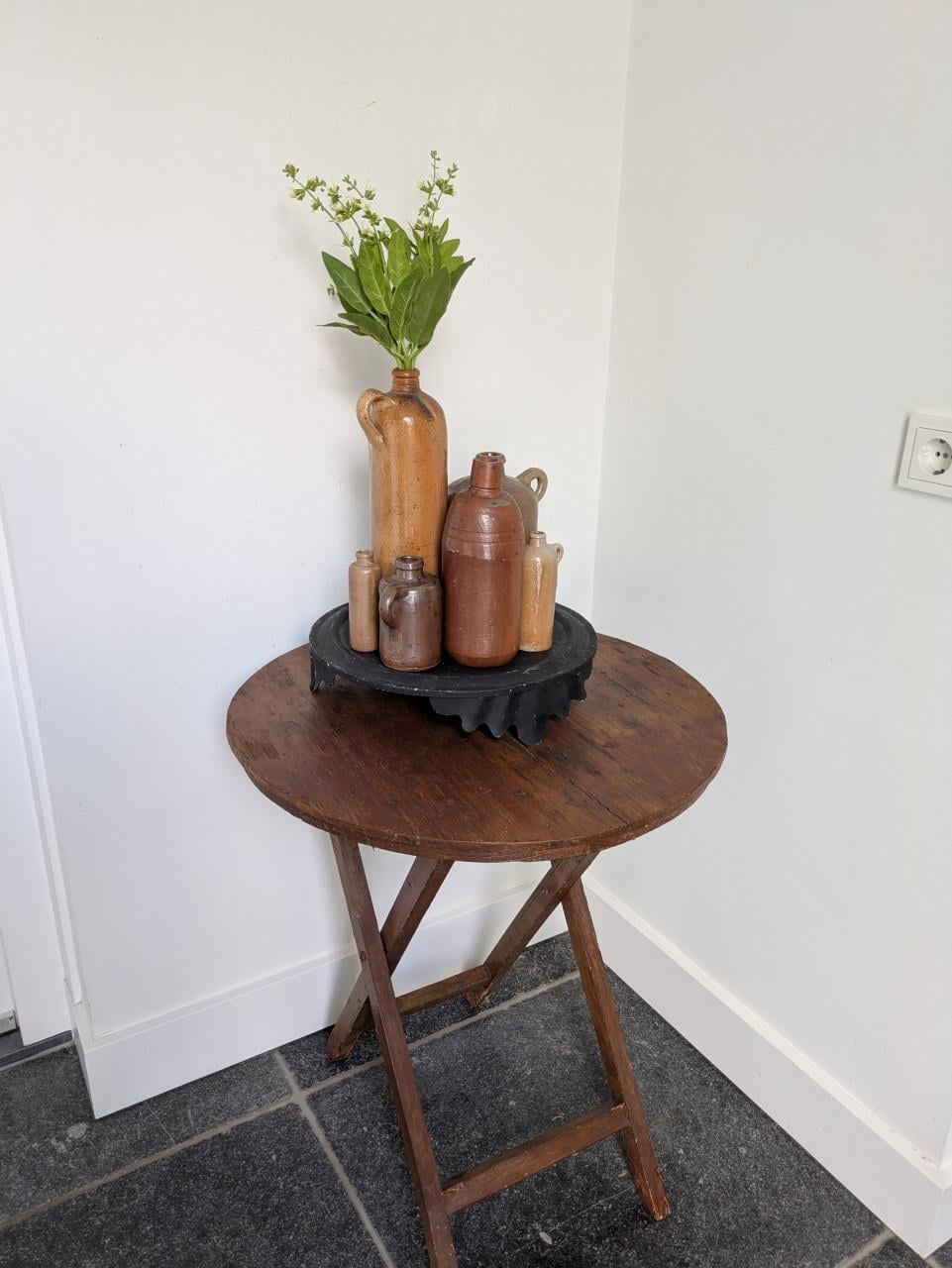 Landelijk houten bijzettafeltje