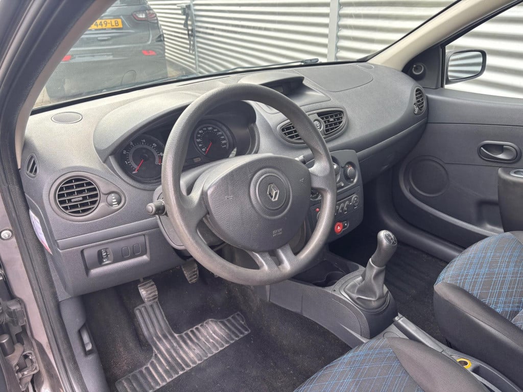 Renault Clio 1.2-16v special line