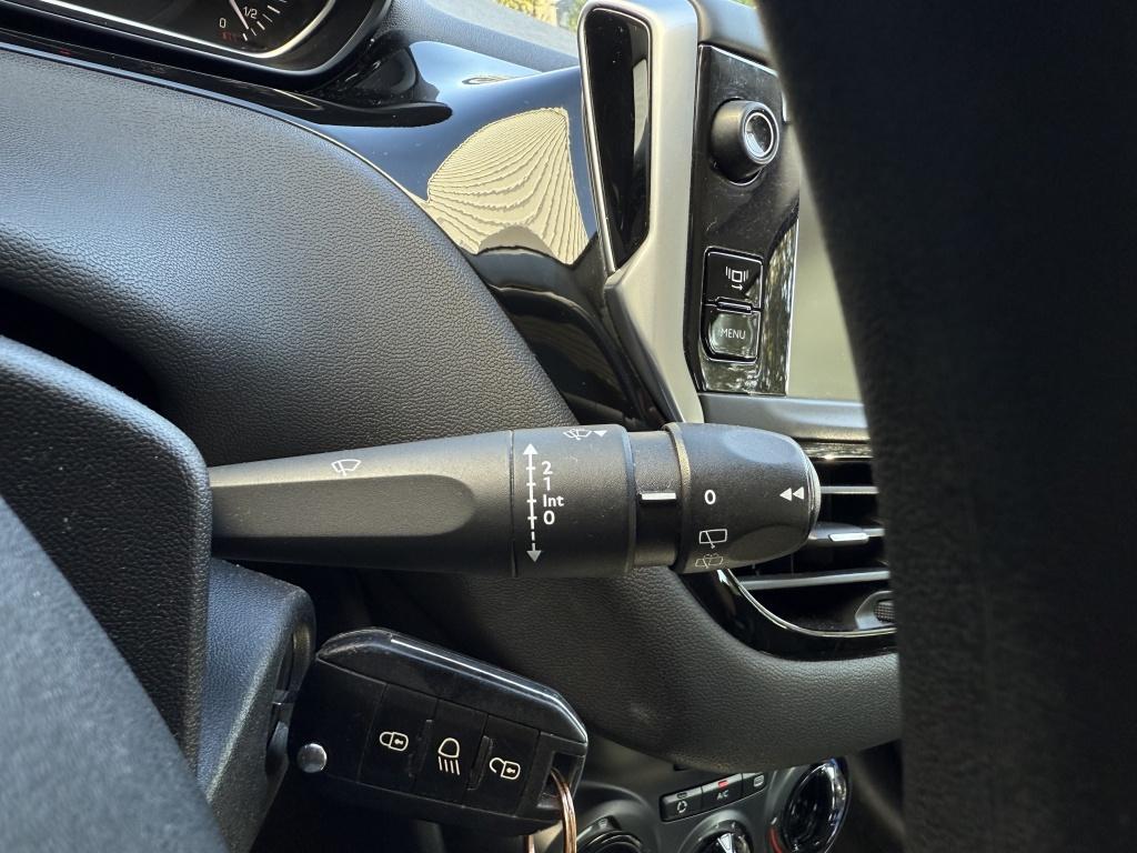 Peugeot 208 1.2 vti active // schermradio //