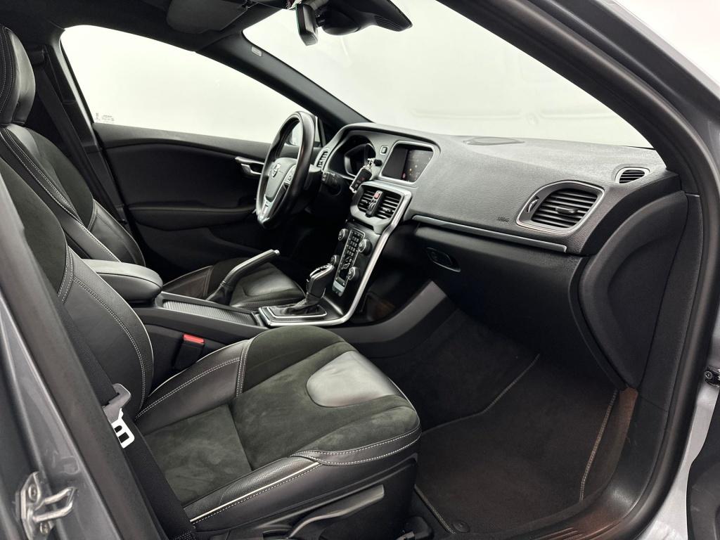 Volvo V40 t3 153pk aut6 polar+ sport| panodak| camera| h&k sound| trekhaak