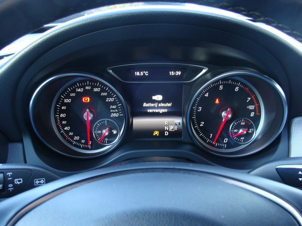 Mercedes-Benz Gla-klasse 180 premium urban