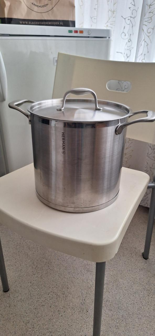 Grote soep- of mosselpan van Herman de Blijker