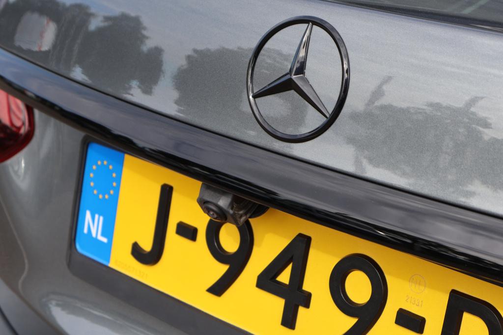 Mercedes-Benz E-Klasse 200 business solution amg l panoramadak l burmester 