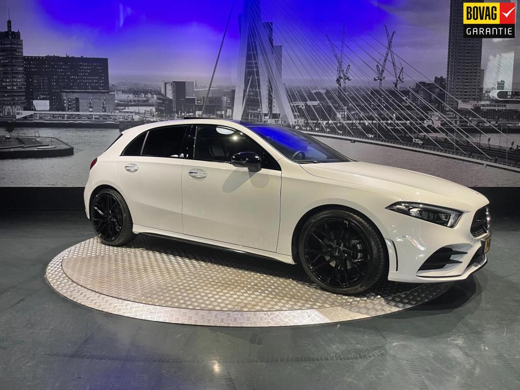 Mercedes-Benz A-Klasse 180 business solution amg *nl auto*led*pano*camera*