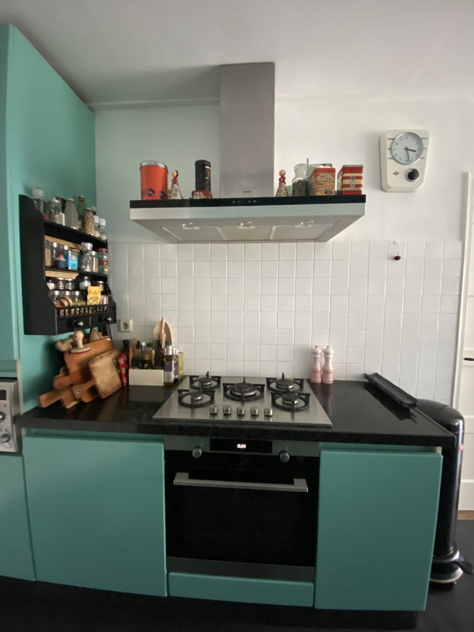 Keuken Gratis ( + deel apparatuur over te nemen)