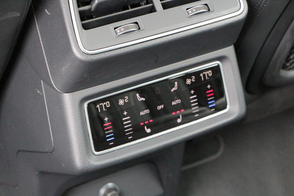 Audi E-tron 55 quattro 95 kwh s-line | pano | acc | memory