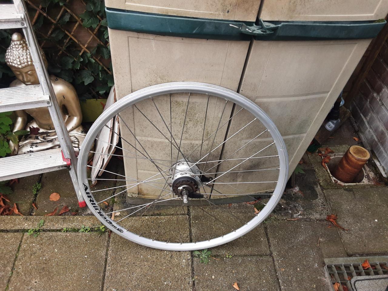 28 inch shimano nexus achterwiel, 7 speed,rollerbrake rem