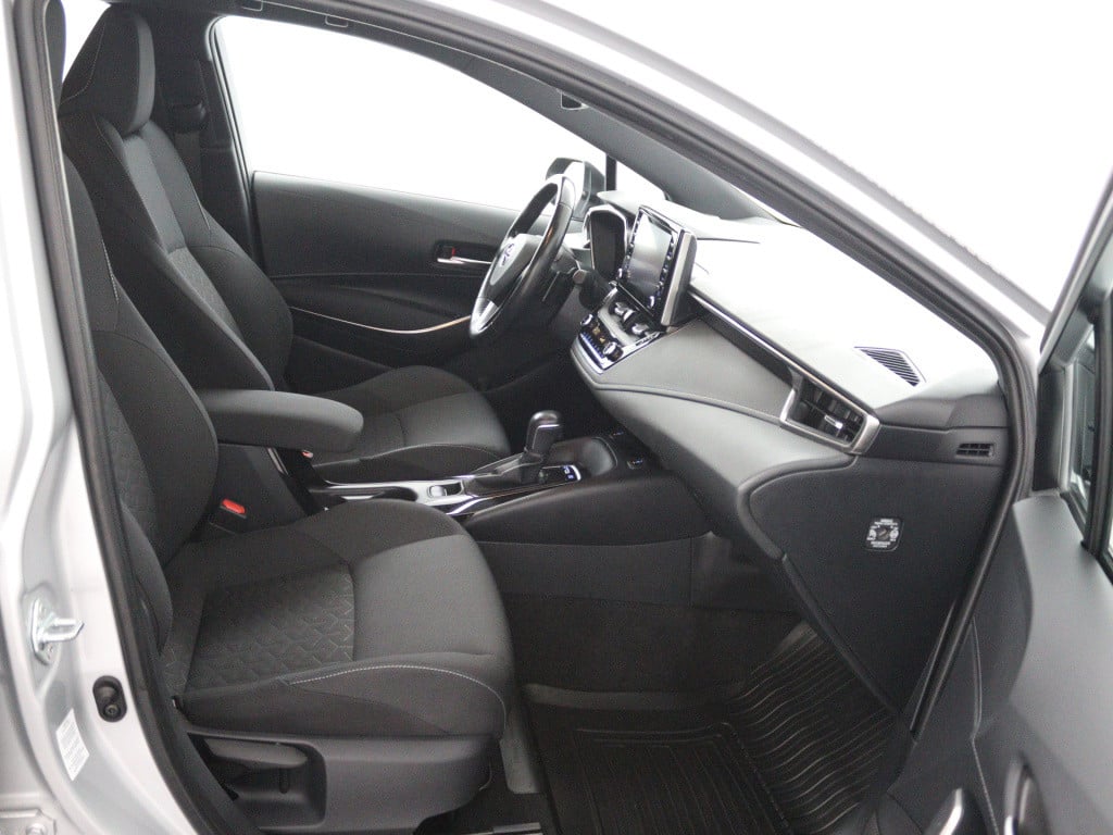 Toyota Corolla Touring Sports 2.0 hybrid style limited camera | trekhaak | 
