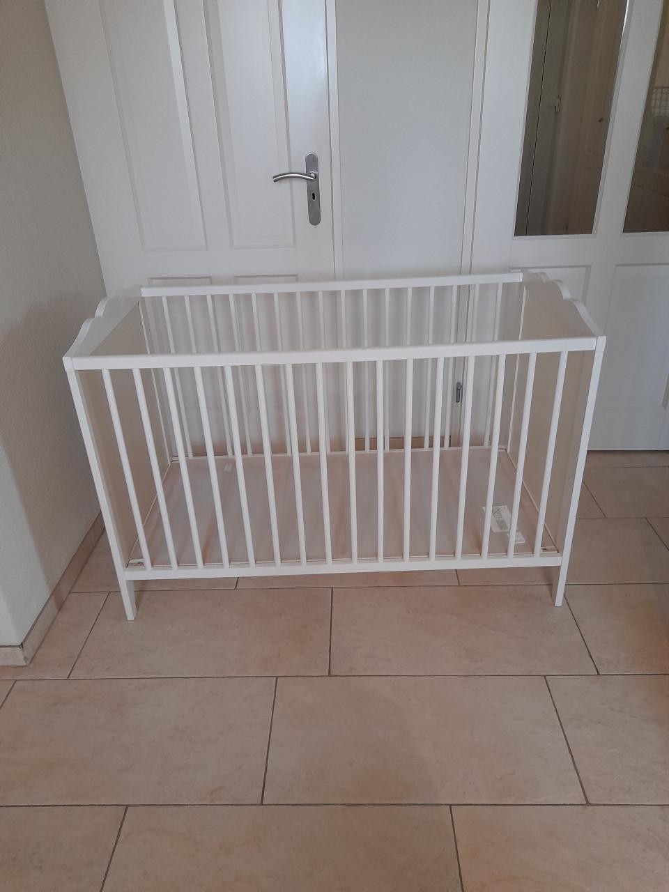 Wit ledikantje (in goede nette staat )