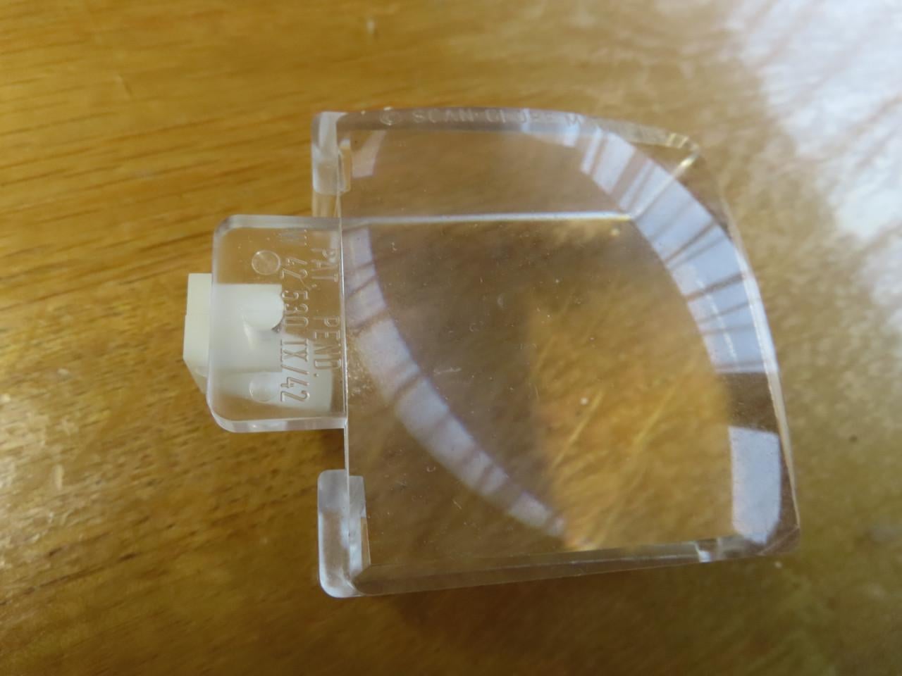 Vergrootglas Materiaal: plastic 5,5 cm x 6 cm. €.5,00