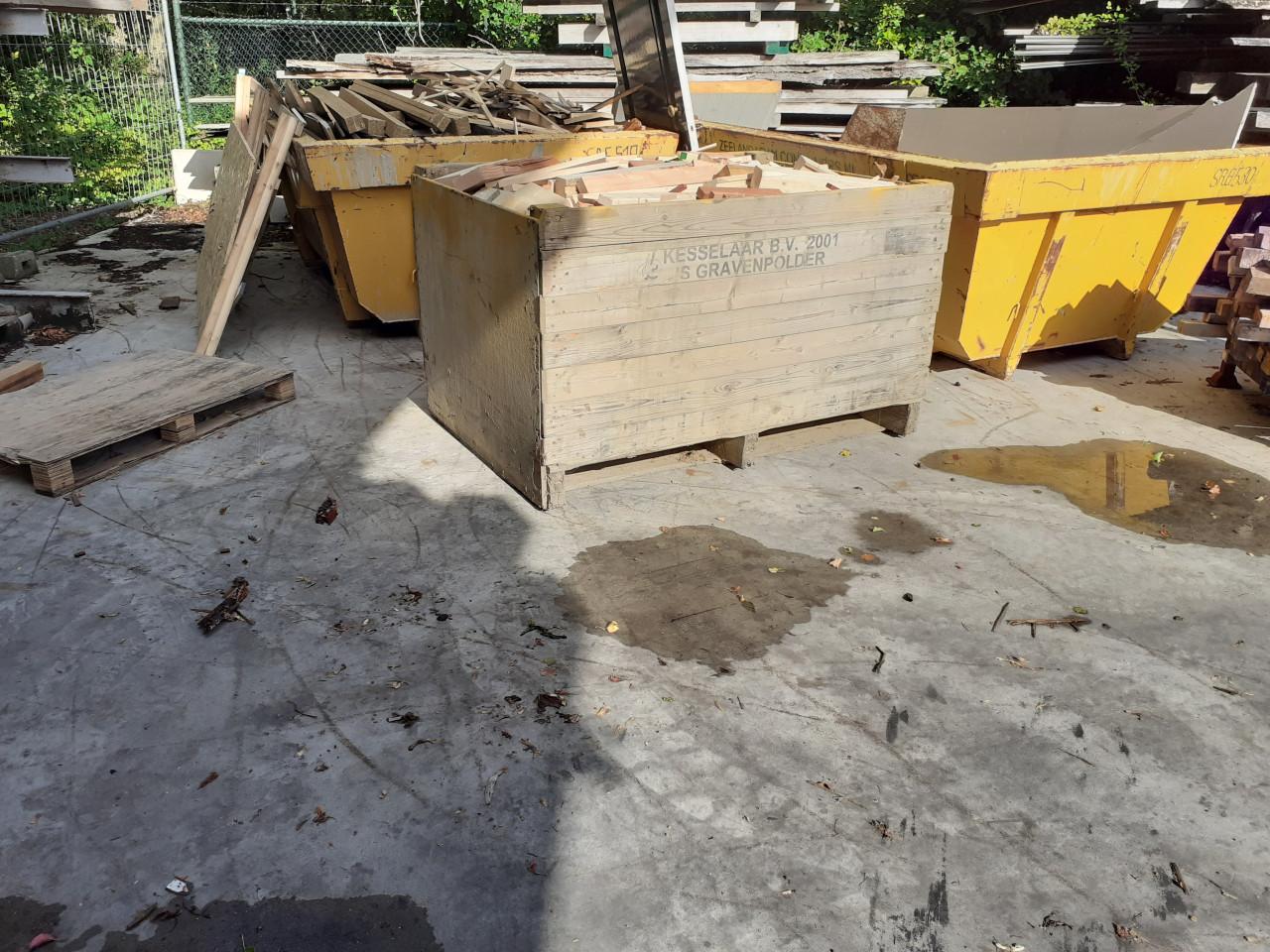 Grote kist droog kachelhout v 20 euro