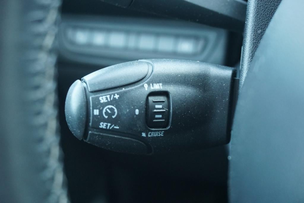 Peugeot 2008 1.2 vti allure climate / navi / cruise / parkeers. / elektr. r