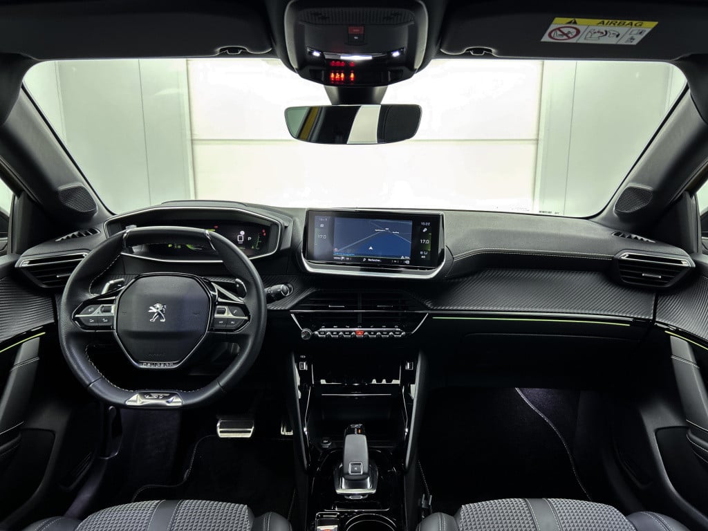 Peugeot 208 100 pk automaat gt-line stoelverwarming | navi | keyless entry