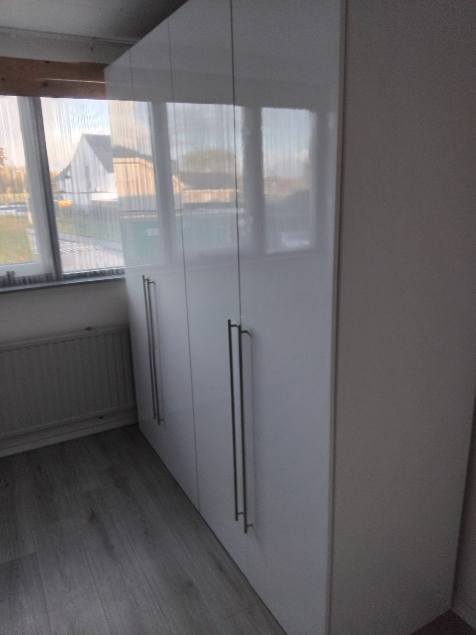 2 kleine  woonkamer kasten en 4 Hangleg kasten
