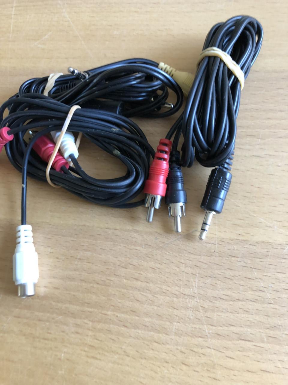 Te koop diverse snoertjes.(z.g.a.n.).