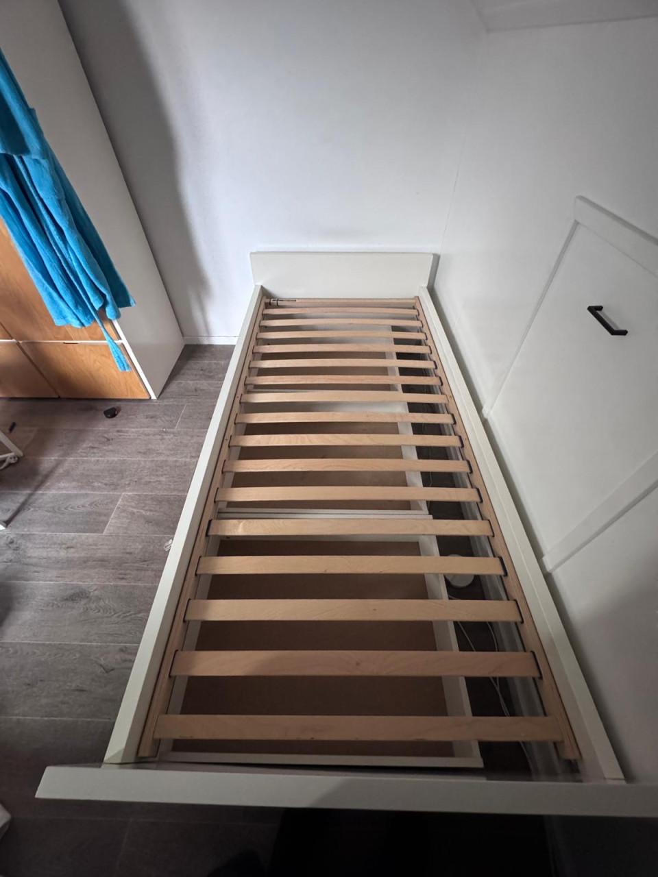 Ikea bed 90x200 inclusief bedlades en bedbodem
