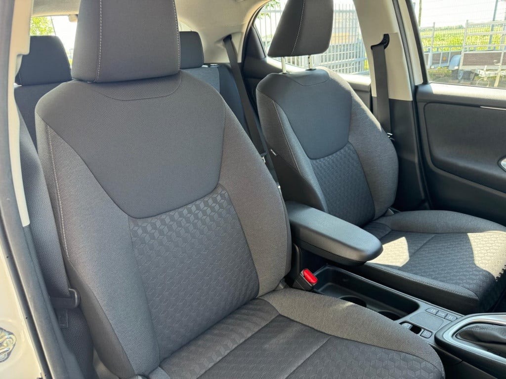Toyota Yaris 1.5 hyb. active