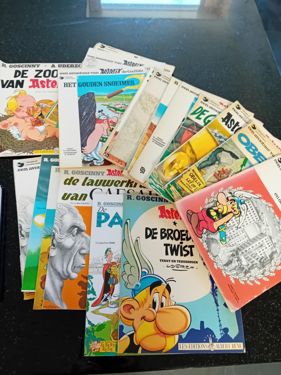 Doos vol Asterix-stripboeken