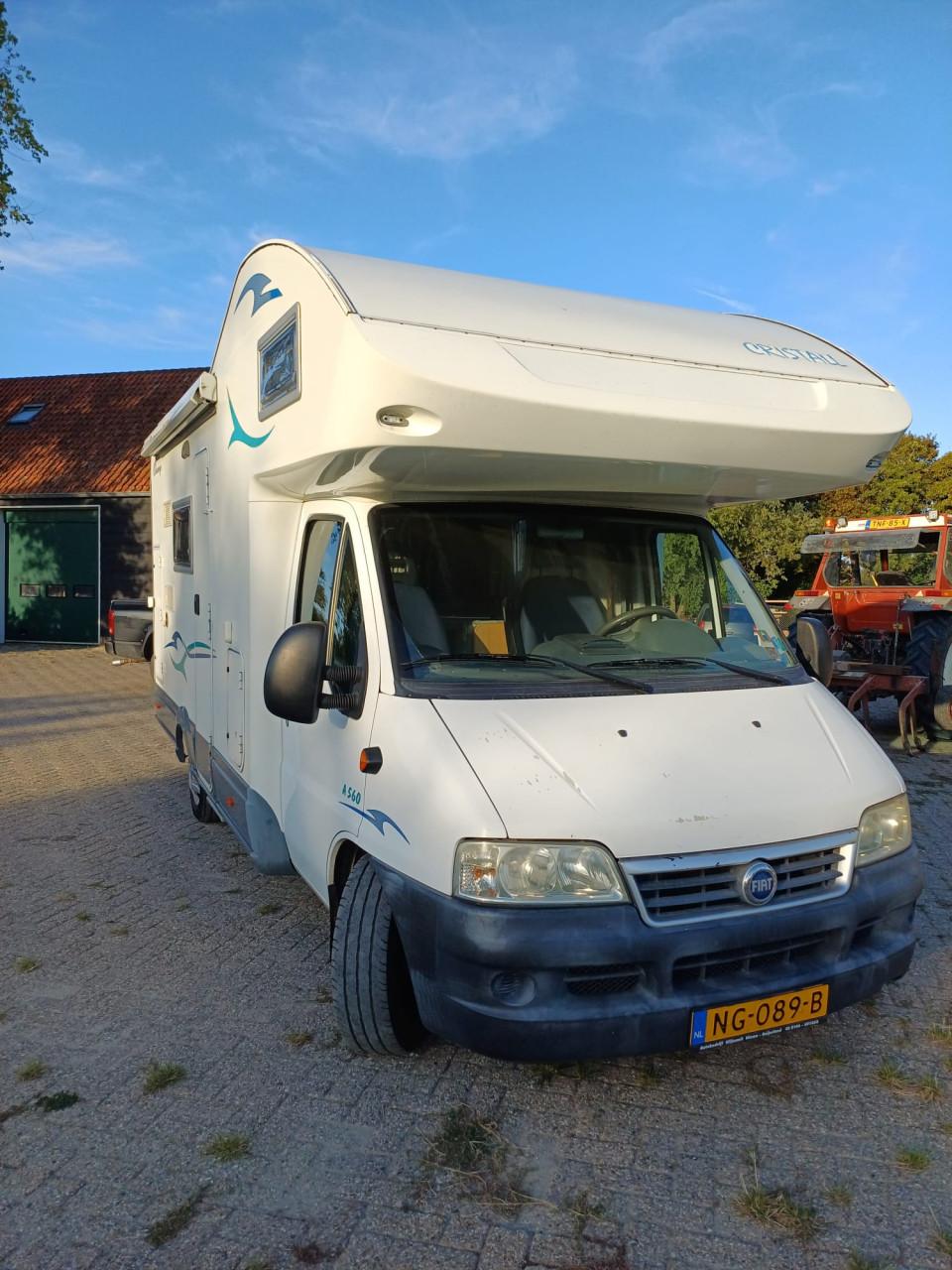 Te koop camper christal winner 2,8 jtd 6 pers 2004