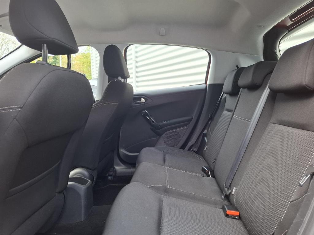 Peugeot 208 110 allure automaat eat6 nav/clima/lmv