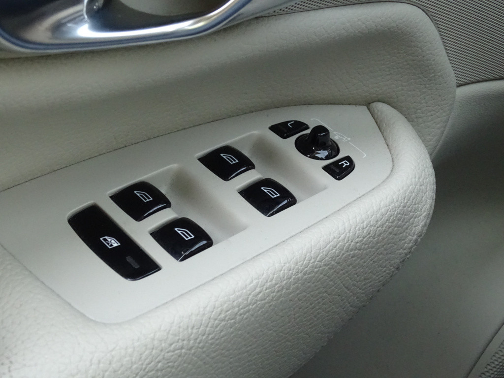 Volvo XC90 2.0 t8 twin engine awd momentum 7-pers | pano