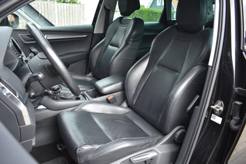 Skoda Karoq 1.5 tsi act | leder | trekhaak | camera | apple carplay | andro