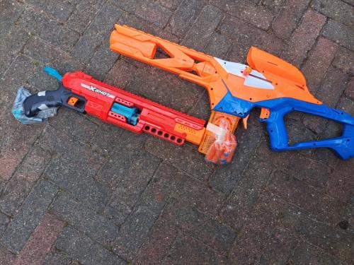 Kinderspeelgoed.  2 nerfpistolen