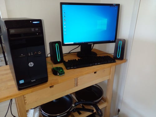 Complete computerset met monitor, wifi en veel classic games.