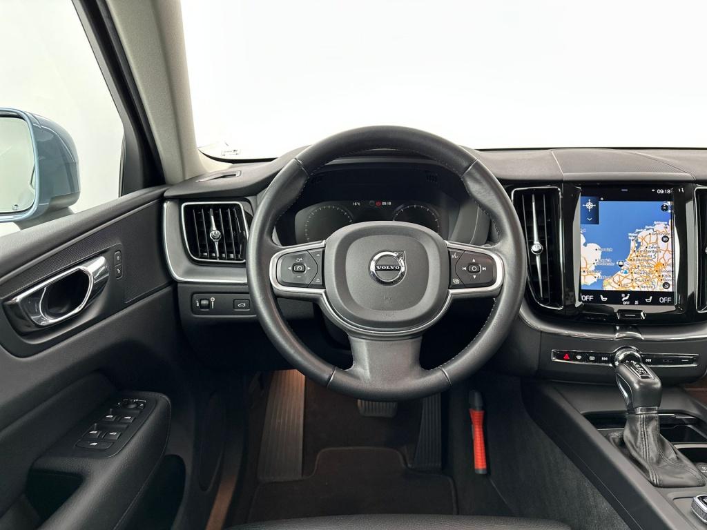 Volvo XC60 t5 253pk momentum| adap.cruise| leder| trekhaak| stoel.verw|