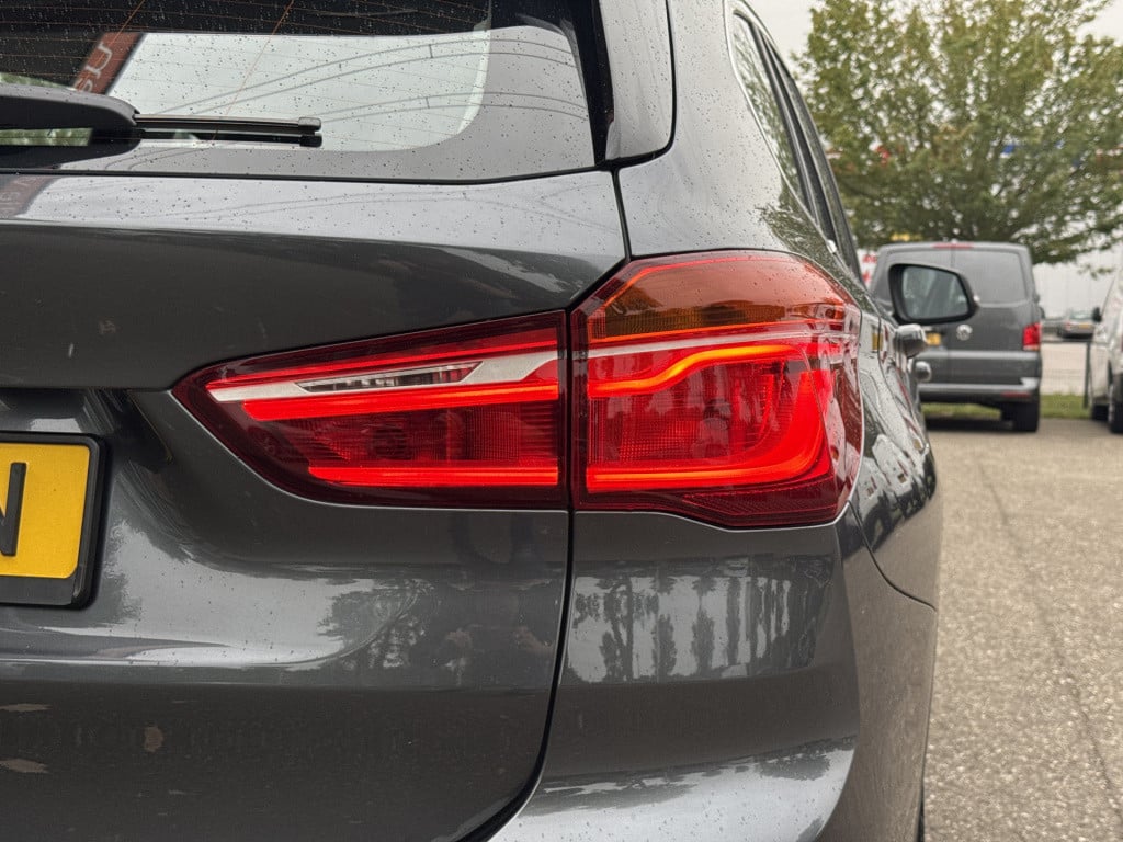 BMW X1 sdrive20i centennial executive | nl-auto | 1e eig | dealer oh | navi