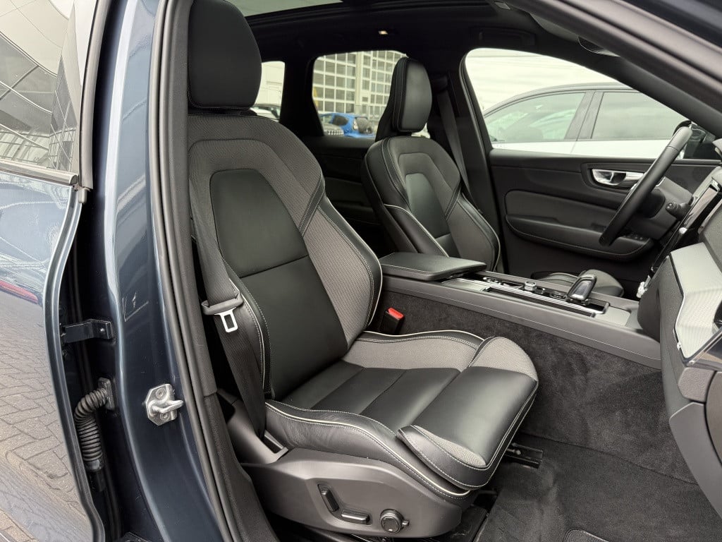Volvo XC60 t6 340pk recharge r-design| panodak| adap.cruise| 360camera| tre