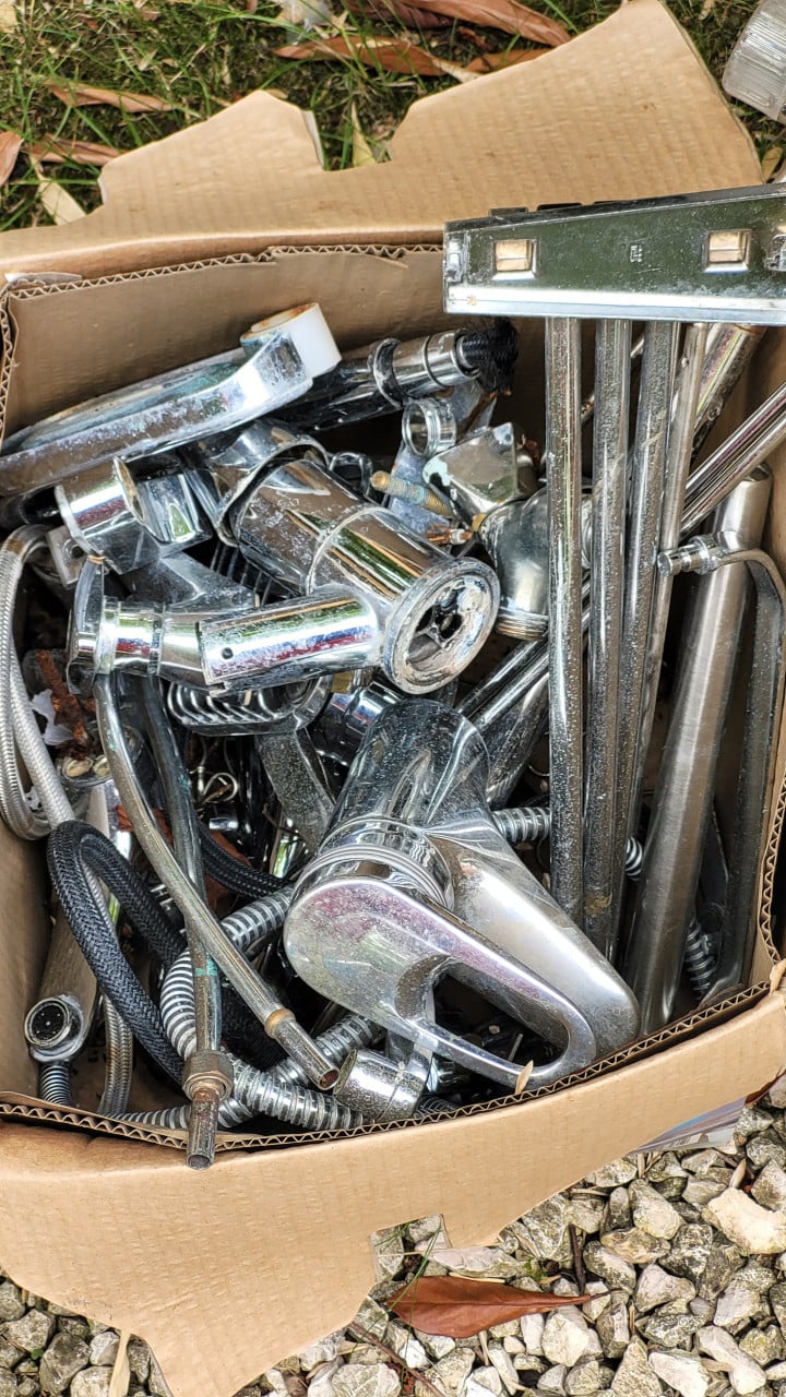 Hele doos gratis kranen en ander spul