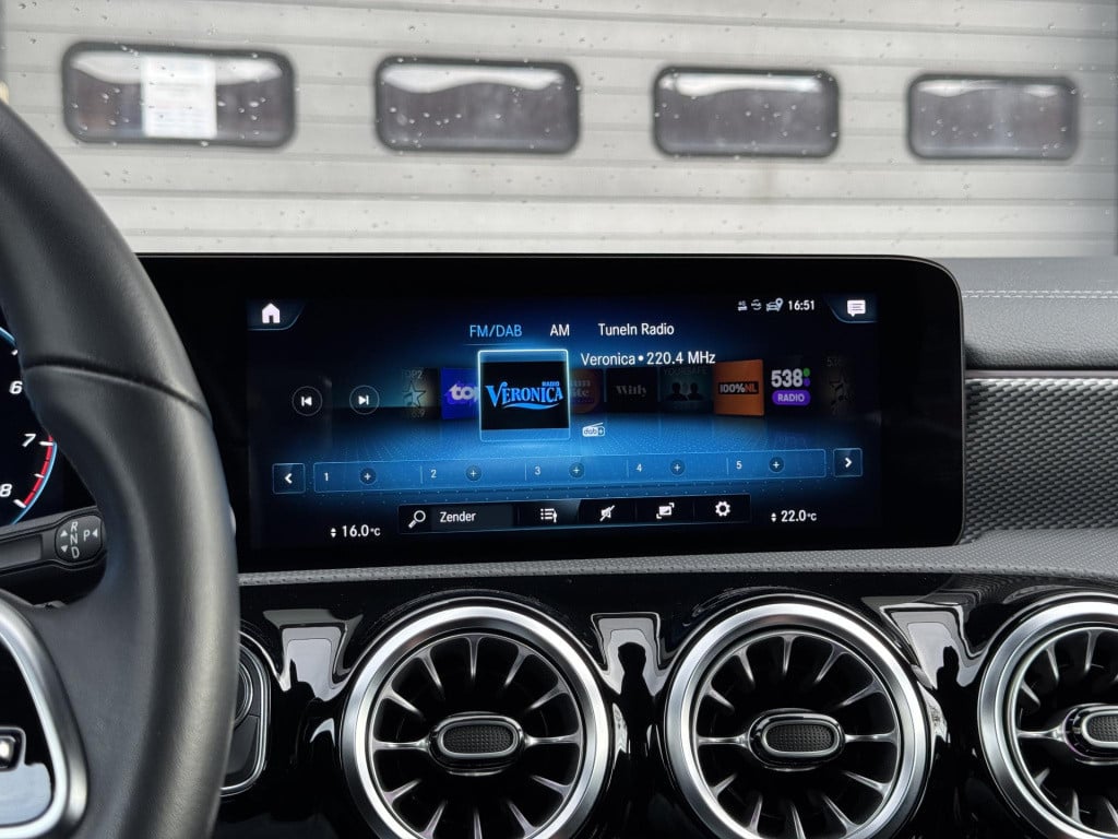 Mercedes-Benz Cla shooting brake 200 business solution luxury nl-auto, adap