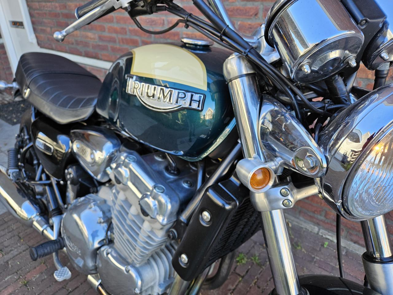Triumph Thunderbird 900