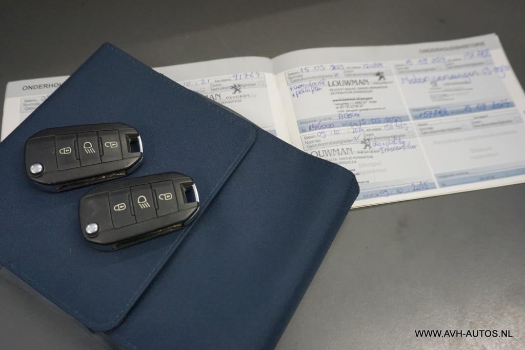 Peugeot 2008 1.2 puretech blue lion