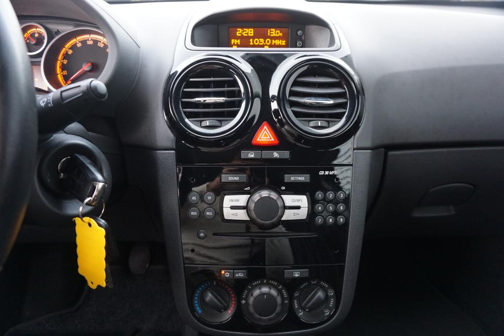 Opel Corsa 1.4-16v '111' edition airco / elektr. ramen / cruise / trekhaak